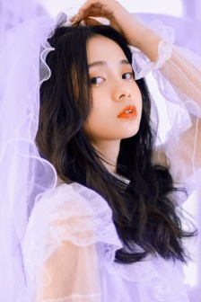 边摸边亲